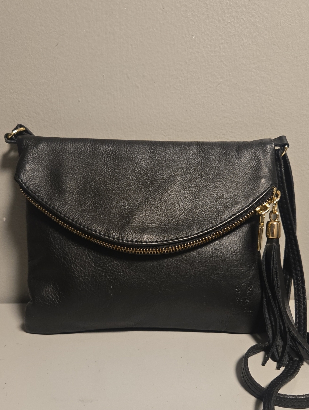 Vera Pelle Black Leather Crossbody with Gold Zip & Tassel